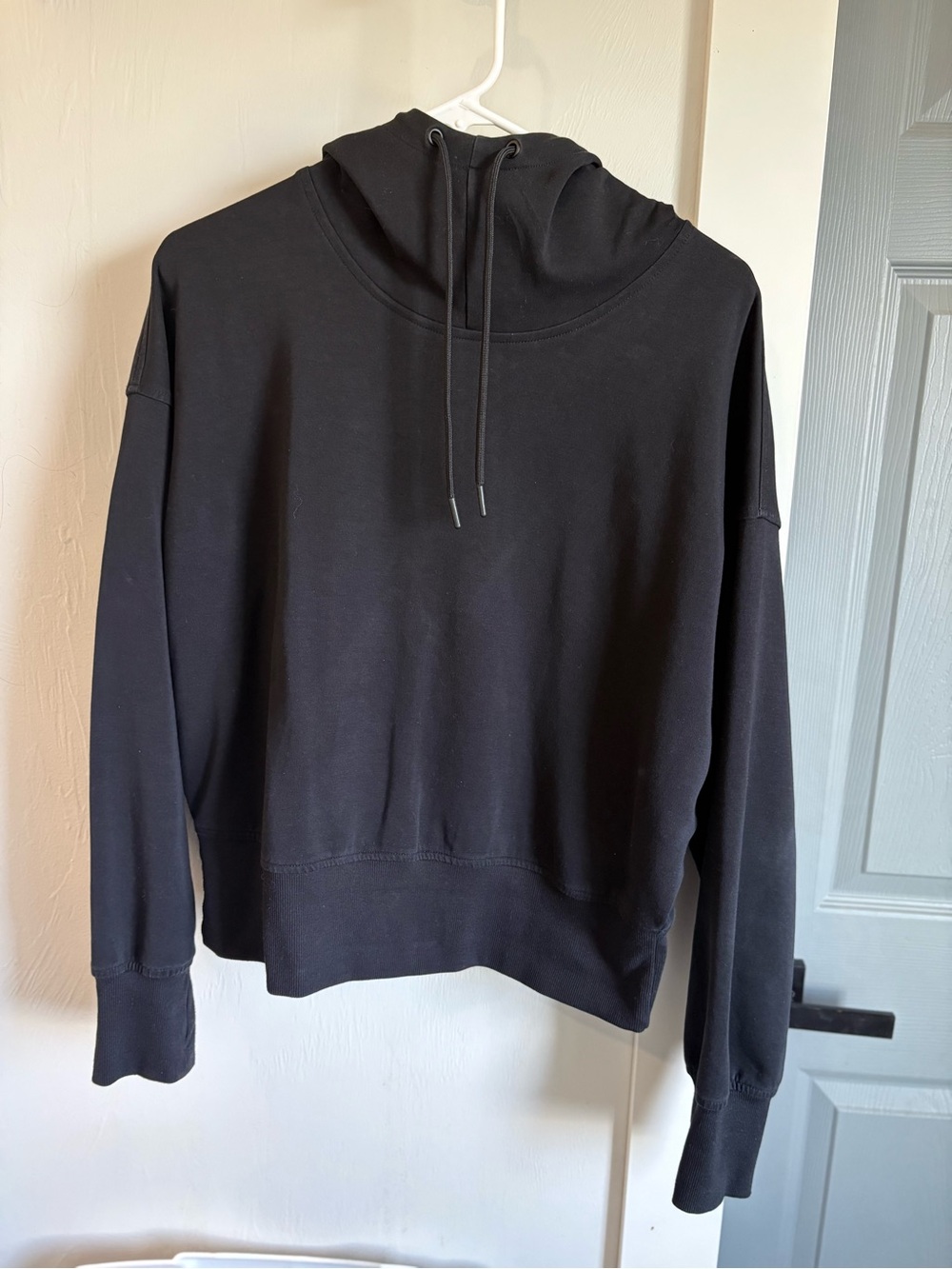 Old Navy Black Pullover Sweatshirt